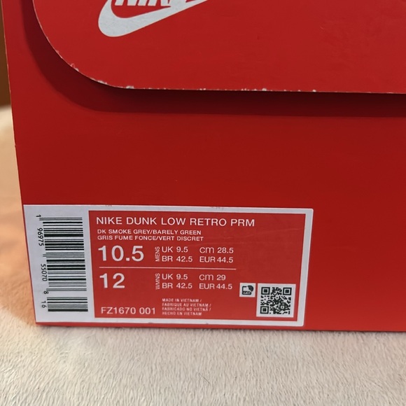 Nike Dunk Low Retro PRM Smoke Grey/Barley Green Size 10.5 US Mens SKU FZ1670-001 - Picture 8 of 8